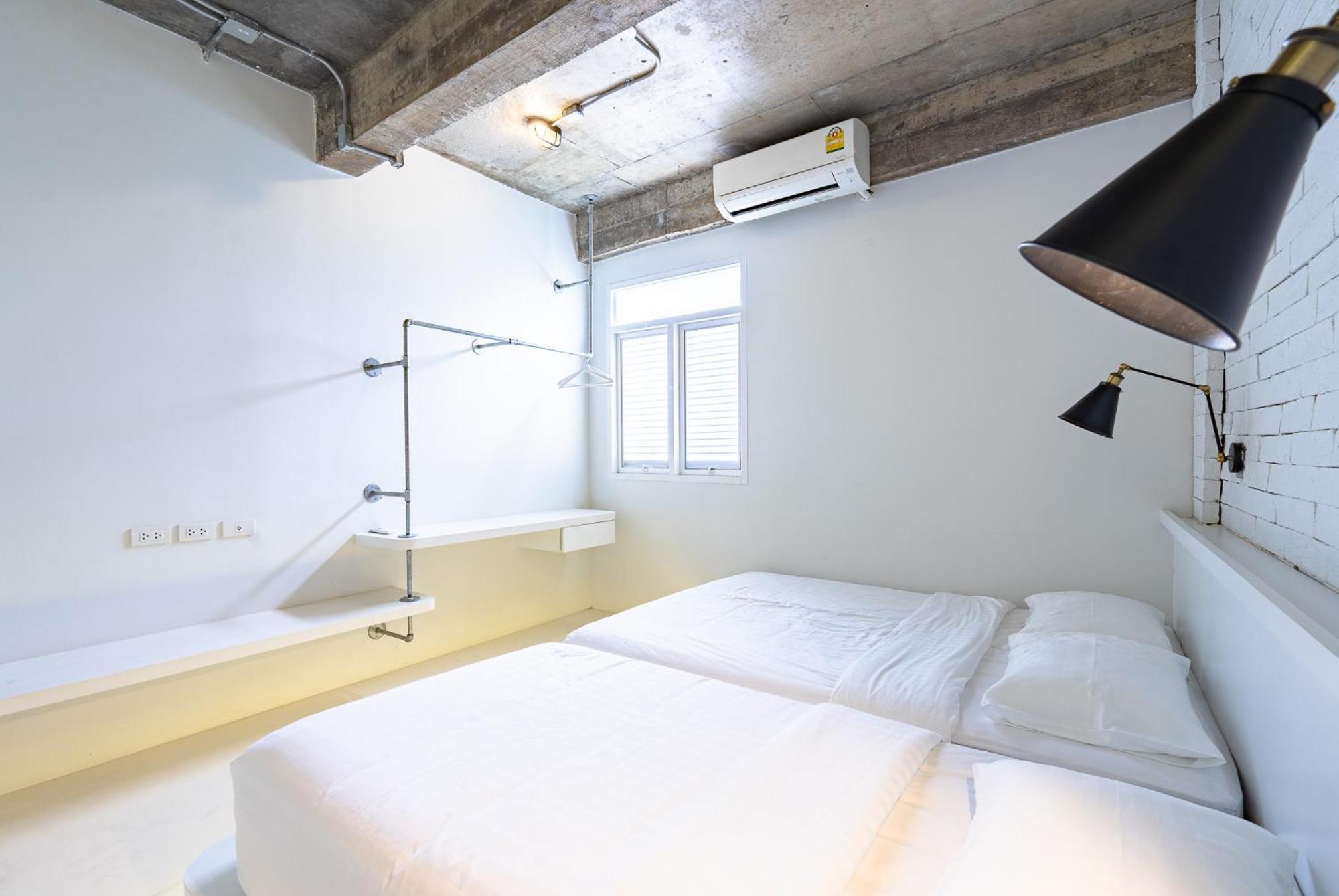 Siam Plug In Hostel Bangkok Bagian luar foto