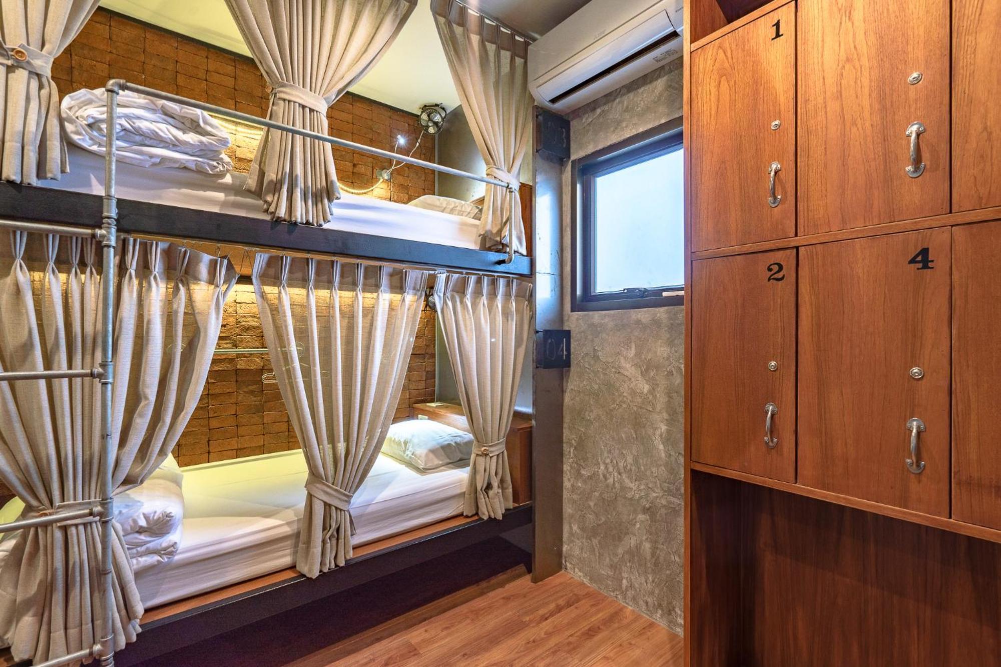 Siam Plug In Hostel Bangkok Bagian luar foto