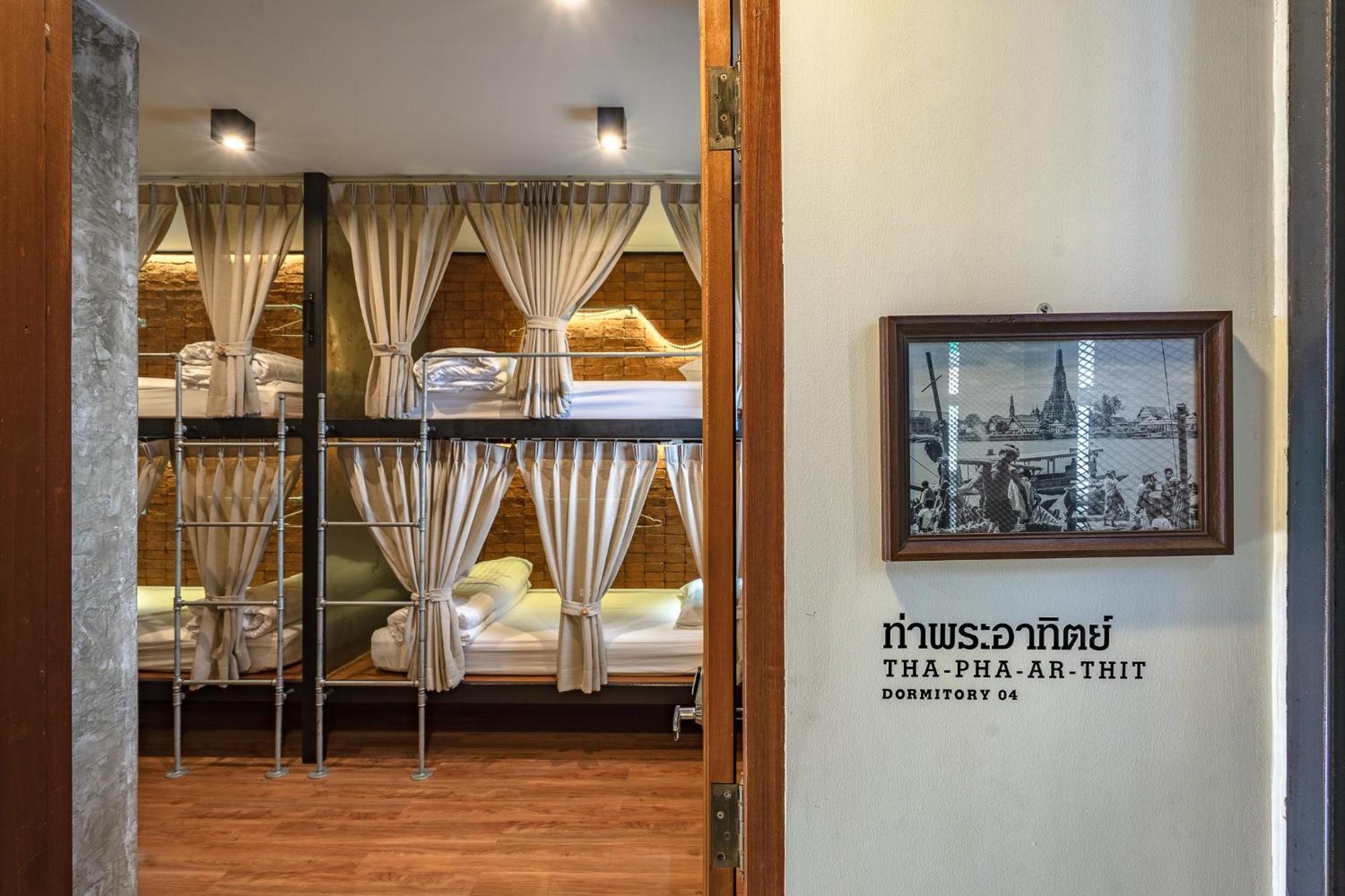 Siam Plug In Hostel Bangkok Bagian luar foto