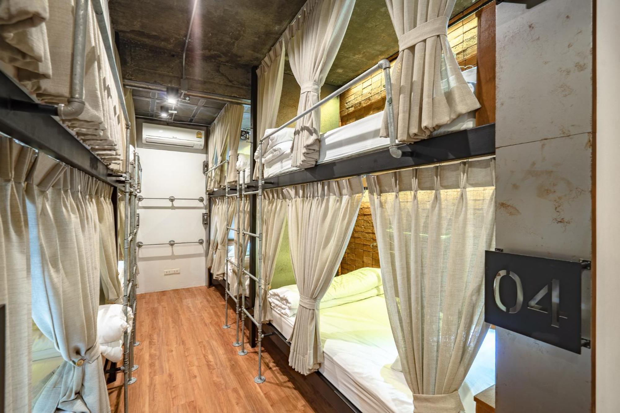 Siam Plug In Hostel Bangkok Bagian luar foto