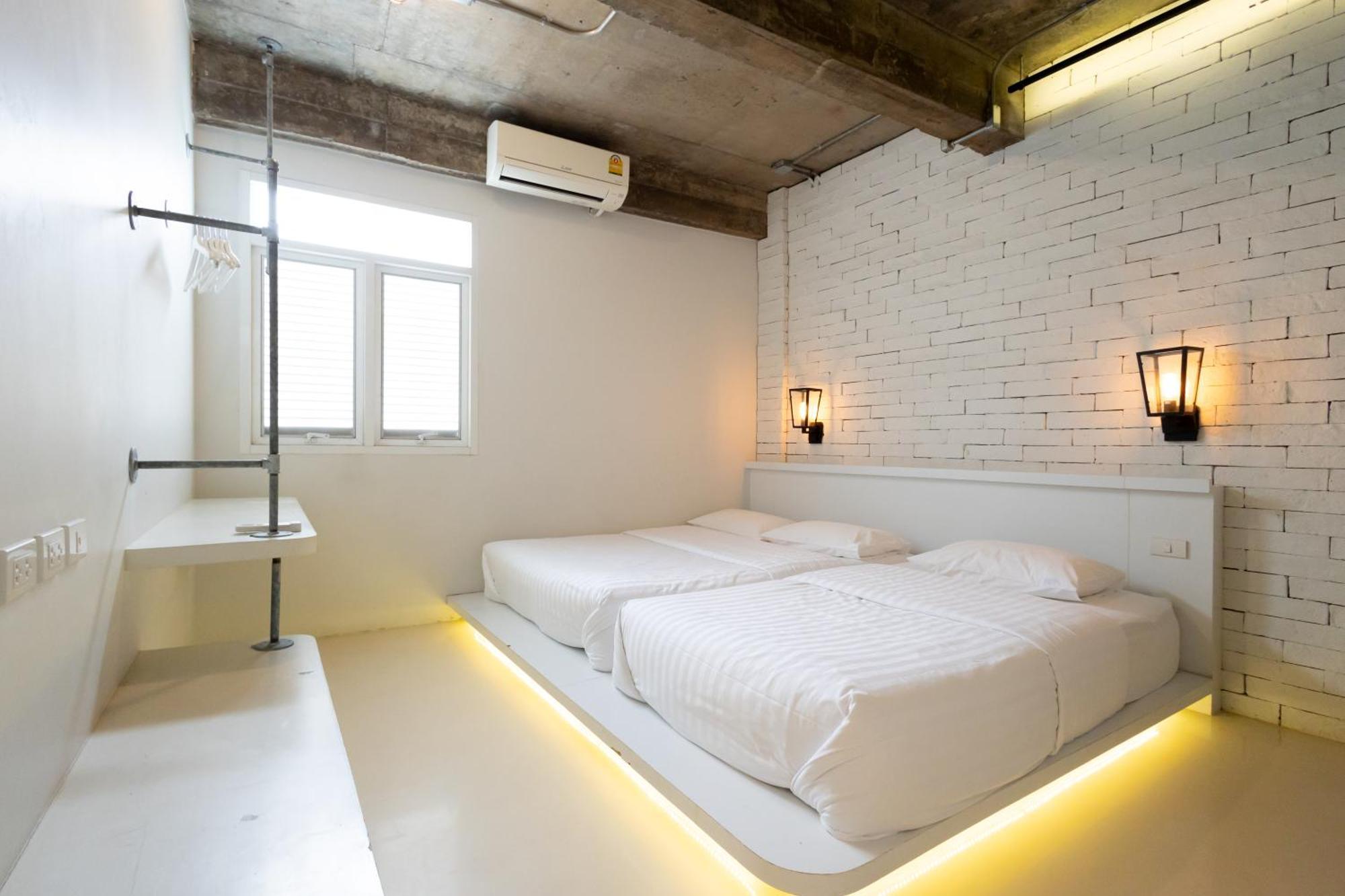 Siam Plug In Hostel Bangkok Bagian luar foto