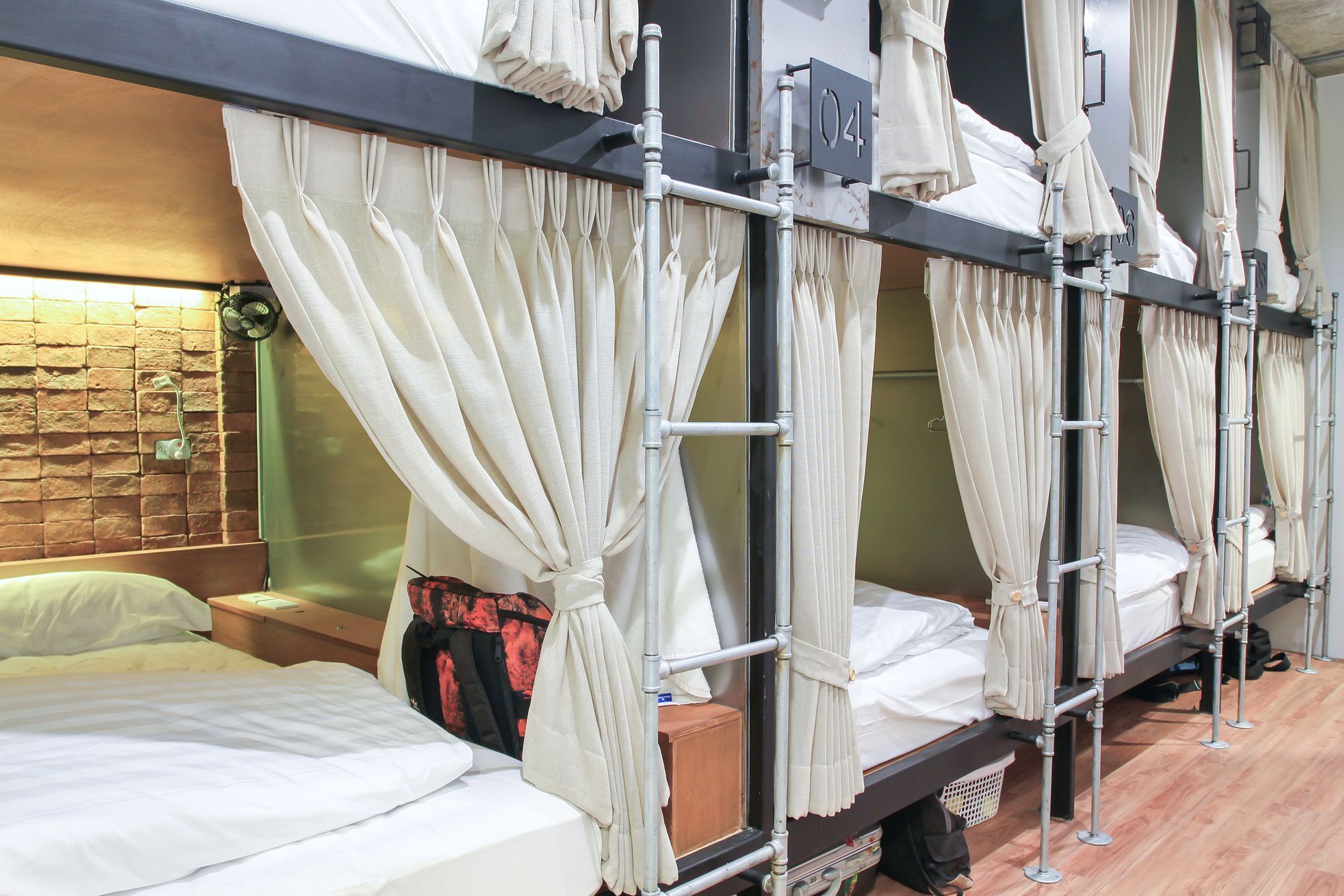 Siam Plug In Hostel Bangkok Bagian luar foto