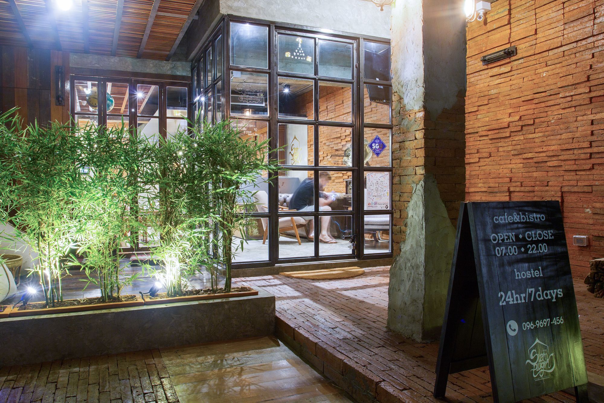 Siam Plug In Hostel Bangkok Bagian luar foto
