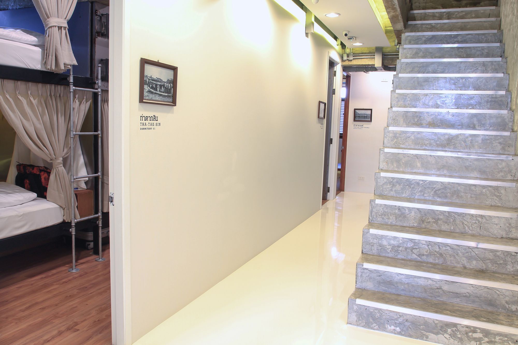 Siam Plug In Hostel Bangkok Bagian luar foto